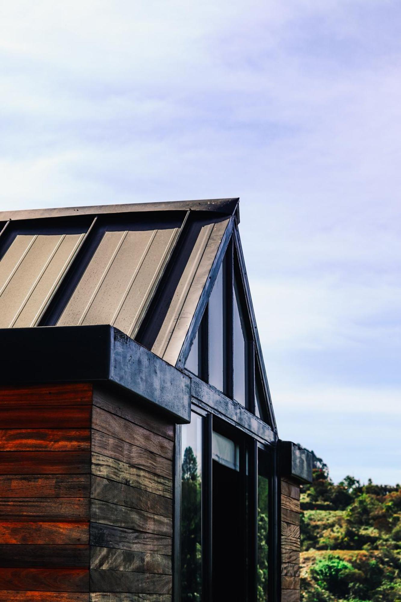 The Boato Hotel Guatapé 외부 사진 Standing seam metal roofing