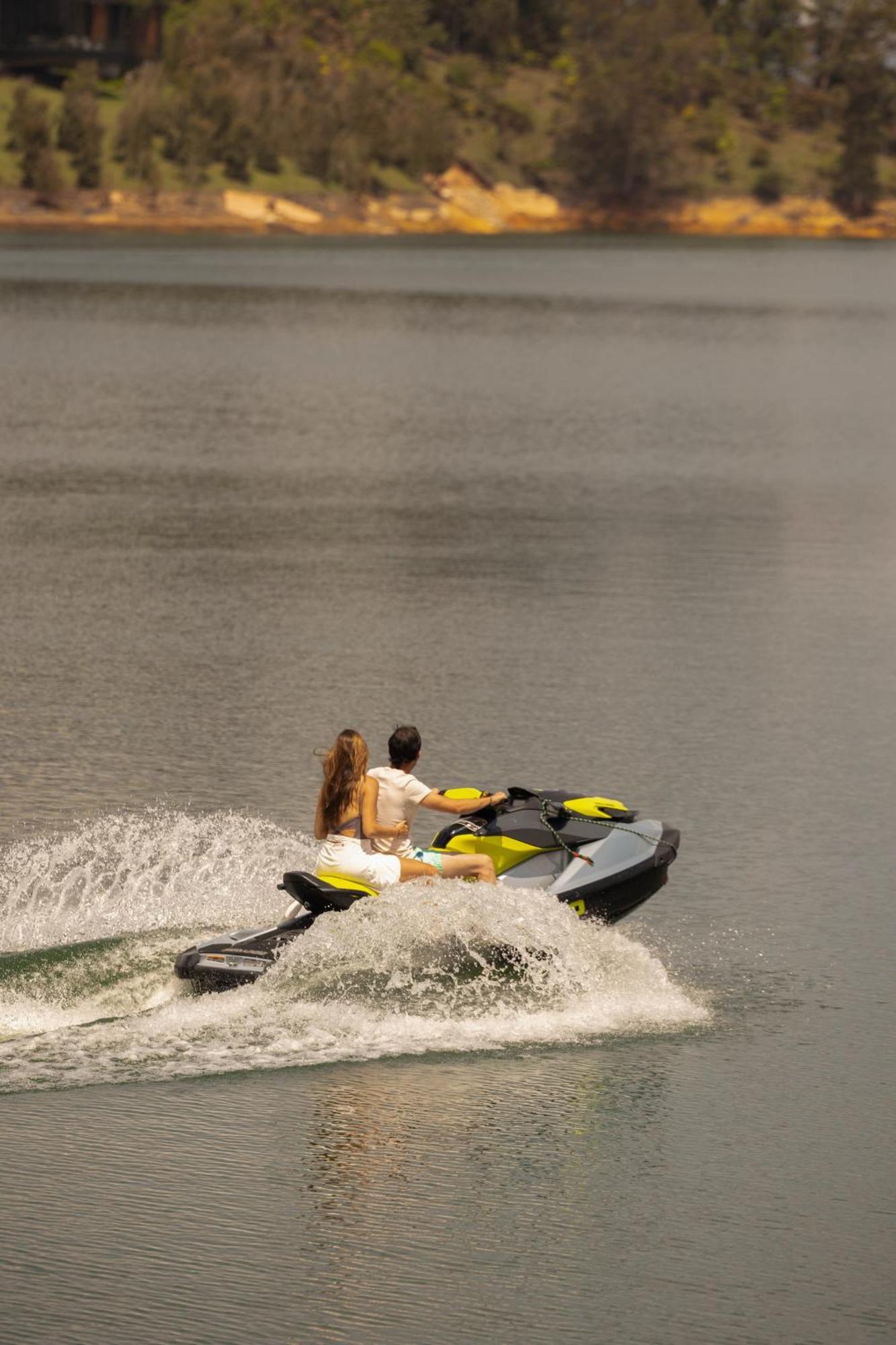The Boato Hotel Guatapé 외부 사진 Jet skiing