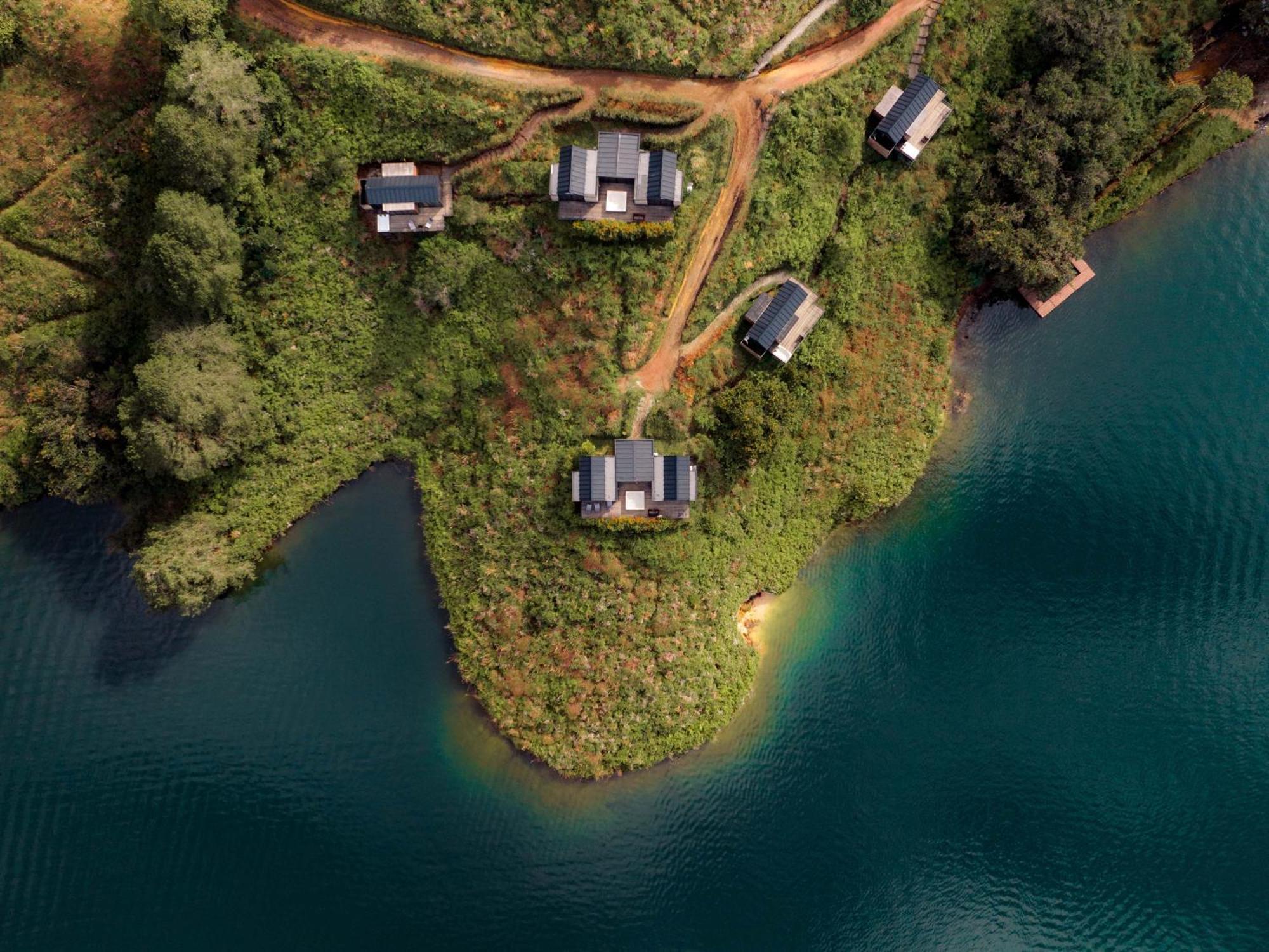 The Boato Hotel Guatapé 외부 사진 Aerial view of the lake